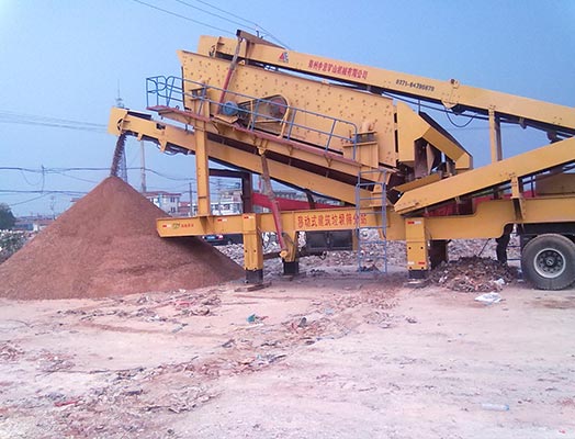 YPS移動式建筑垃圾破碎機(jī)在江蘇省日處理3000方建筑垃圾處理現(xiàn)場