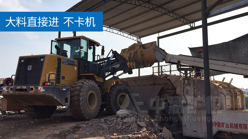 移動(dòng)式建筑垃圾破碎現(xiàn)場(chǎng)